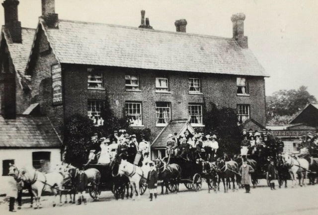 The Crown, Loughton