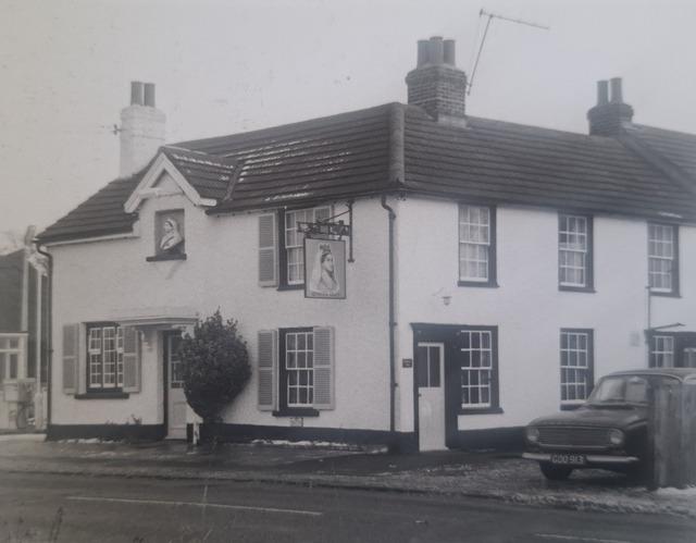 Queens Head, Sheering Queens Head, Sheering