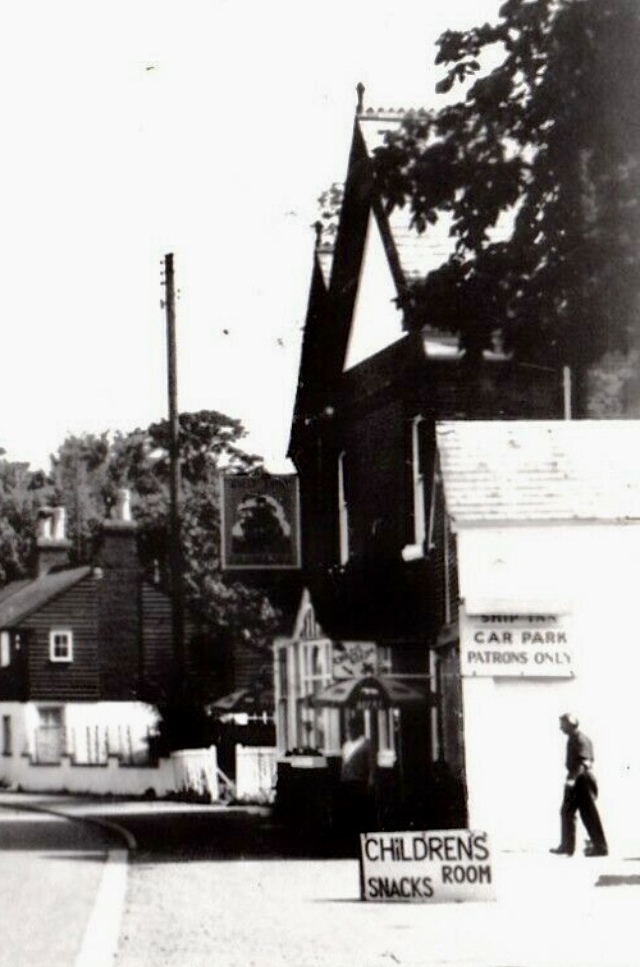 Ship Inn, Upstreet