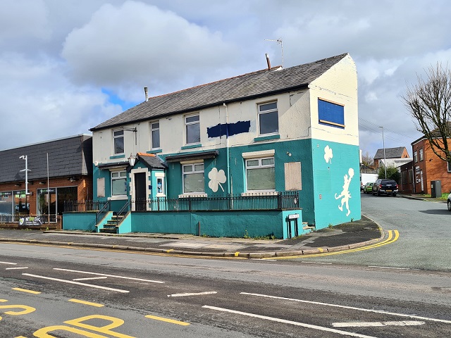Blue Belle, Royton