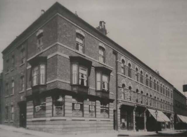Monson Arms, Lincoln Monson Arms, Lincoln