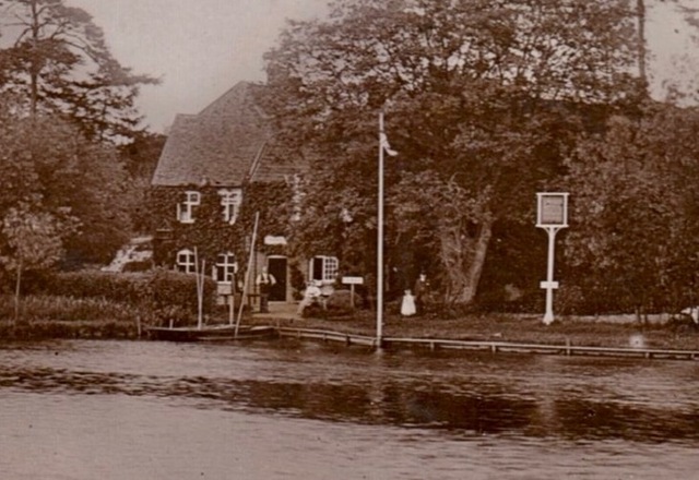 Leathern Bottel, Goring Leathern Bottel, Goring
