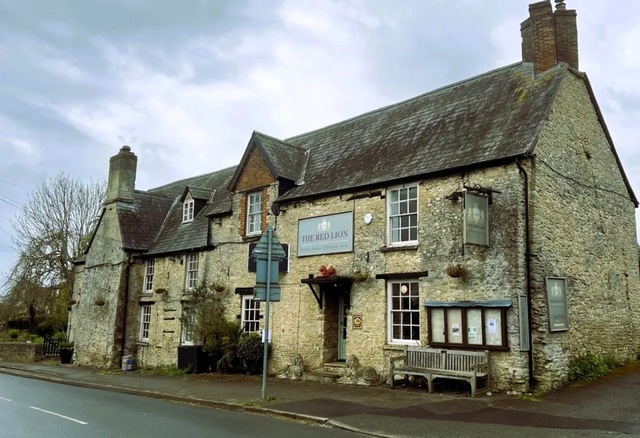 Red Lion, Islip