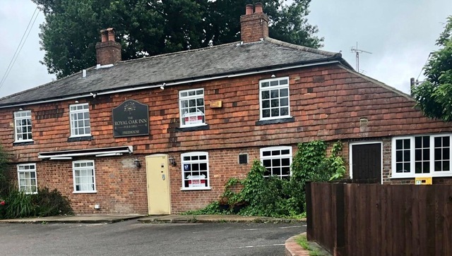 Royal Oak, Handcross