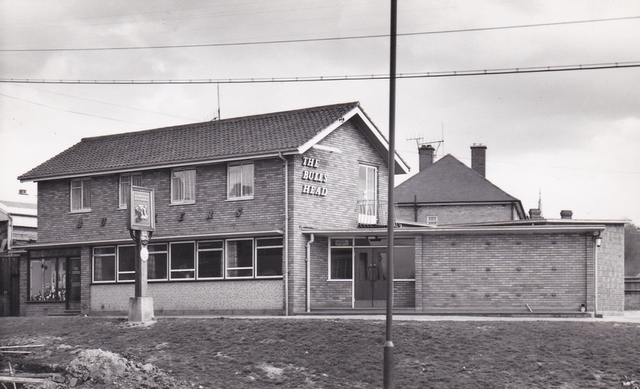 Bulls Head, Lye